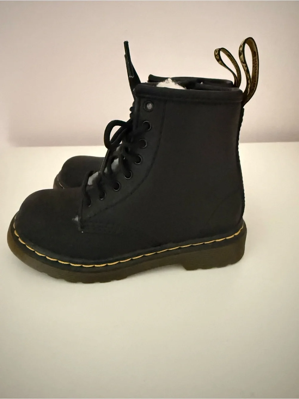 Kids Dr. Martens Black Boots with White Sherpa Lining Size 8